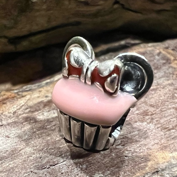 Authentic Disney Chamilia Minnie Cupcake Mouse Enamel Pink Red Bow Charm Bead - Picture 2 of 6